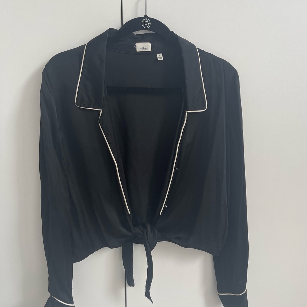 Aritzia silk blouse. Size Medium. Black w/ white piping.